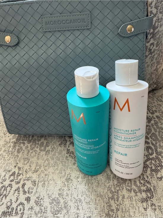 Moroccanoil Other - Moroccanoil Moisture Repair Shampoo & Conditioner - Teal & White